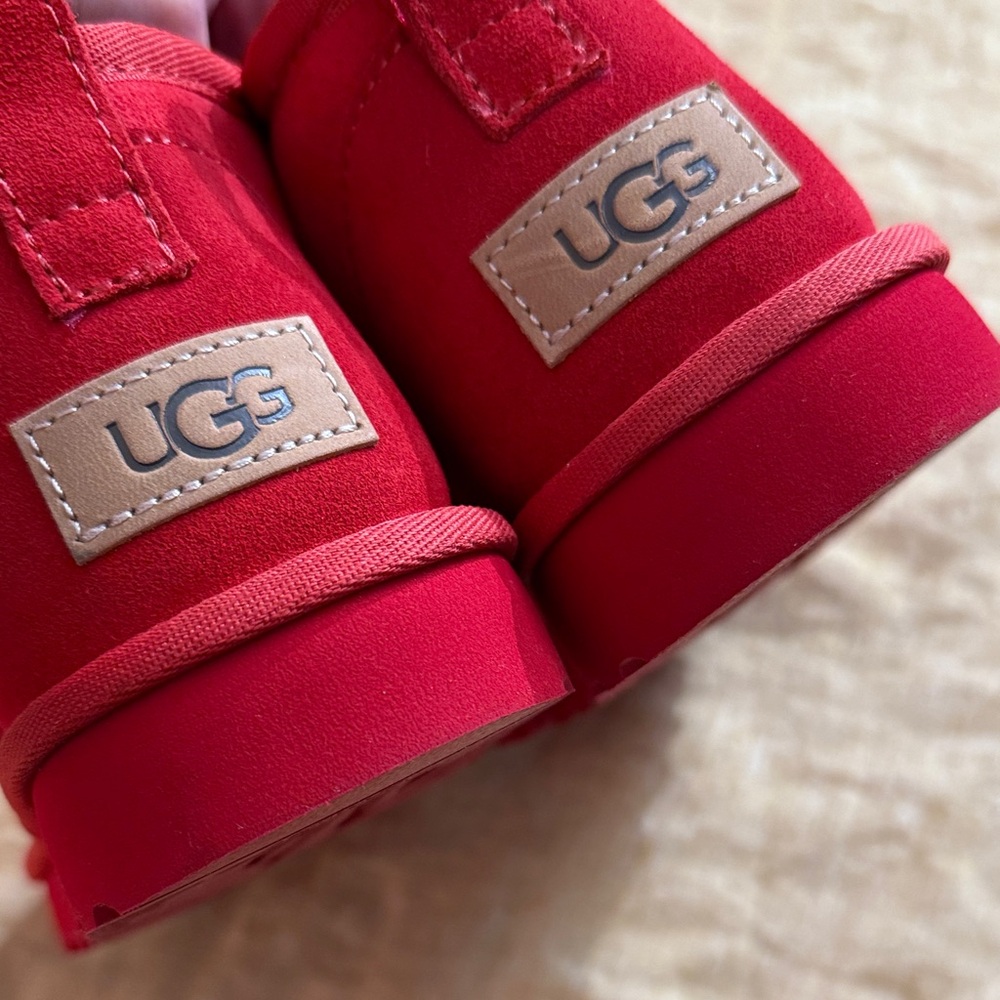 UGG Ultra mini in Ribbon Red new without tags - Picture 9 of 17